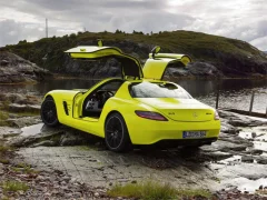 Mercedes-Benz SLS E-Cell Puzzle — безплатна онлайн игра