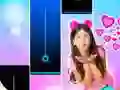 Maria Clara e JP Piano Game Tiles — безплатна онлайн игра