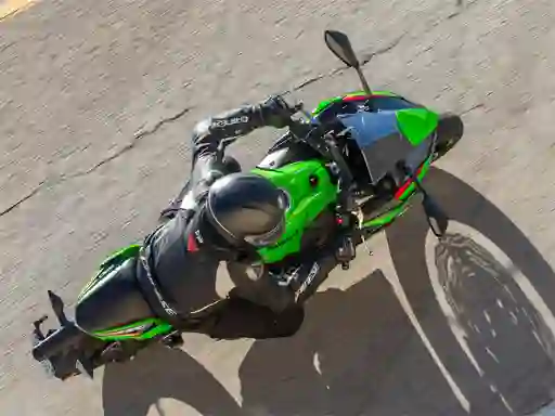 Kawasaki Ninja 650 — безплатна онлайн игра
