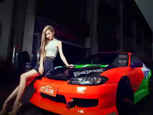 Girls and Cars — безплатна онлайн игра