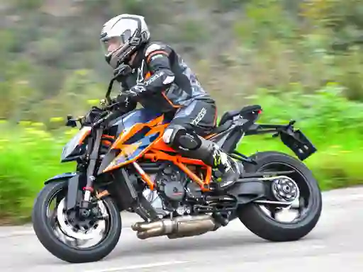 KTM Super Duke R — безплатна онлайн игра