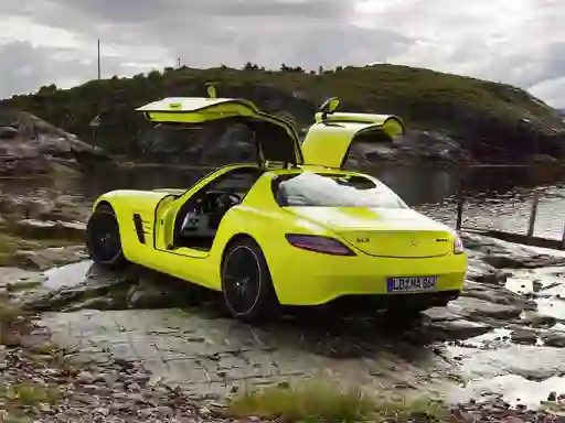 Mercedes-Benz SLS E-Cell Puzzle — безплатна онлайн игра